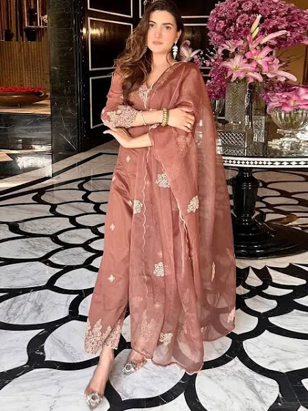 Stylish kurtas for women in valanchery  | beautiful kurta.
fashionable kurta