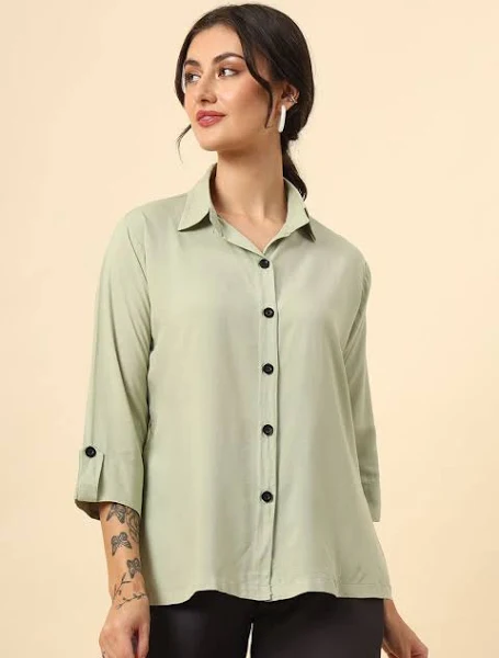 Comfortable ladies shirt with trendy sleeve design
